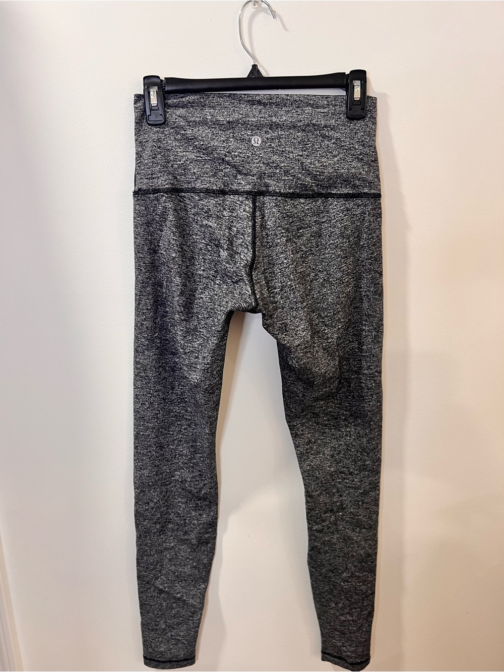 LIKE NEW: Lululemon Heathered Gray High Rise Leggings Size 8 - Picture 3 of 4